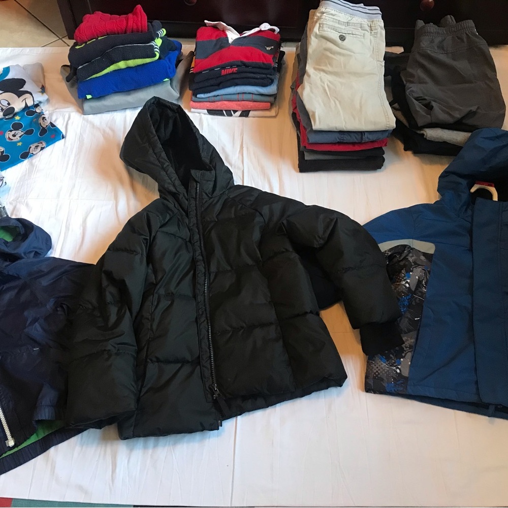 Boy Winter Clothes 
--LOT--34 pieces. 
Size 4 / 5 / 6